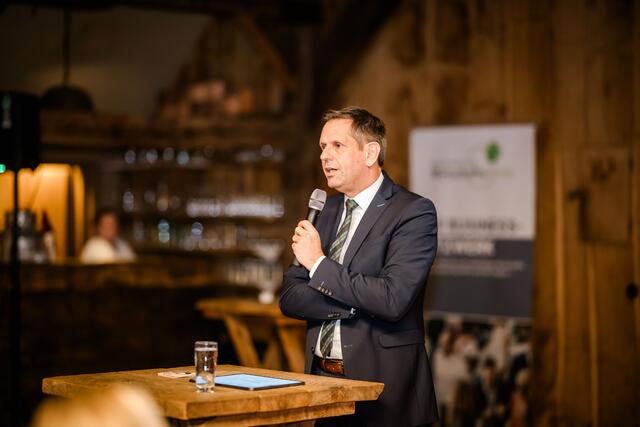 Olaf Lies (SPD), Wirtschaftsminister von Niedersachsen, erläuterte die wirtschaftlichen Herausforderungen. Er musste sich auch kritischen Fragen stellen | Foto: Buchholzer Wirtschaftsrunde