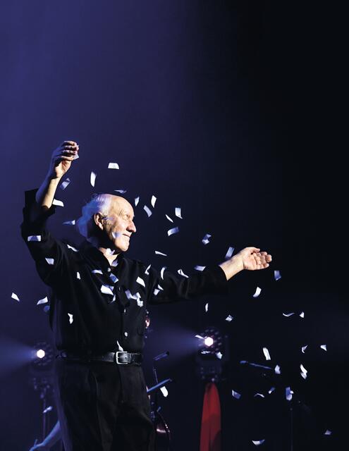 Herman von Veen begeisterte in der ausverkauften Empore das Publikum | Foto: Empore Buchholz