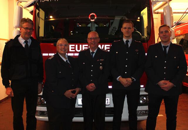 Uwe Ehlers (v. li.), Martina Schulz, Klaus Tödter, Justin Schlünz und Janek Kröger bei der Versammlung der Funkwarte | Foto: Burkhard Giese