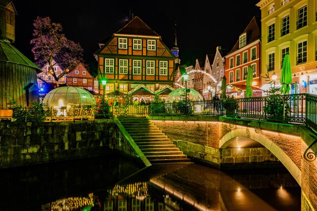 Besonders gemütlich kommt in diesem Jahr die Hafen-Weihnacht am Fischmarkt daher. | Foto: Martin Elsen