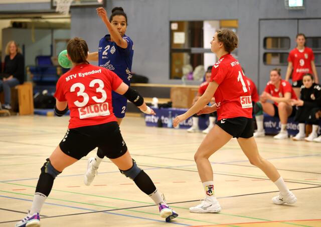 Justine Daniel (am Ball) war mit zehn Toren beste Werferin beim MTV Tostedt
 | Foto: cc