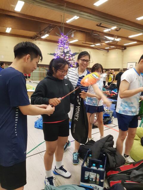 Hoai Ngoc Pham gewann den Hauptpreis, einen Schläger | Foto: Heike Koch/BSV