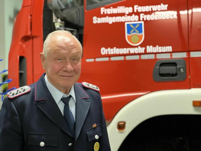 Hermann Rademacher (81) war der erste Jugendfeuerwehrwart. | Foto: Freiwillige Feuerwehr Mulsum / Daniel Beneke