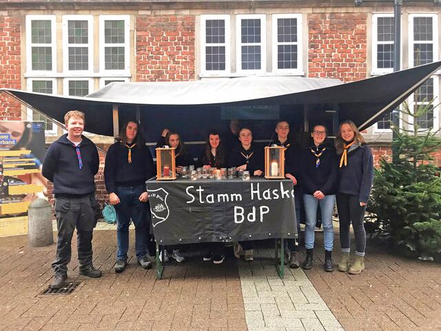 Auch in diesem Jahr werden die Stader Pfadfinder vom Stamm Hasko das Friedenslicht in der Stader Innenstadt verteilen. Sie stehen ab diesmal nicht am historischen Rathaus, sondern in der Holzstraße vor der Volksbank | Foto: Stamm Hasko