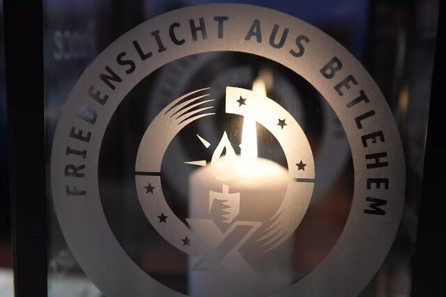 Das Friedenslicht aus Bethlehem wird auch in Stade verteilt | Foto: Christian Schnaubelt / rdp NRW