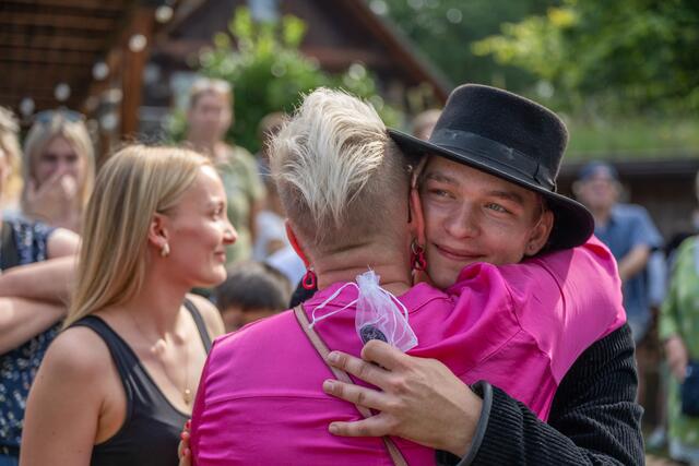 Mathis Schlabbach bei seiner Verabschiedung mit Mutter Sandra Schlabbach | Foto: fotorika/www.fotorika.de