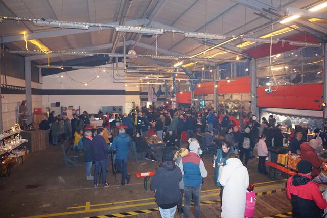 Großer Andrang beim Wiepenkathener Weihnachtsmarkt. | Foto: Dorfgemeinschaft Wiepenkathen