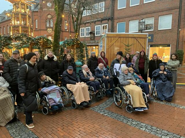 Schüler und Senioren besuchten gemeinsam den Stader Weihnachtsmarkt | Foto: Berufsfachschule Hauswirtschaft