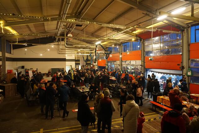 Großer Andrang beim Wiepenkathener Weihnachtsmarkt. | Foto: Dorfgemeinschaft Wiepenkathen