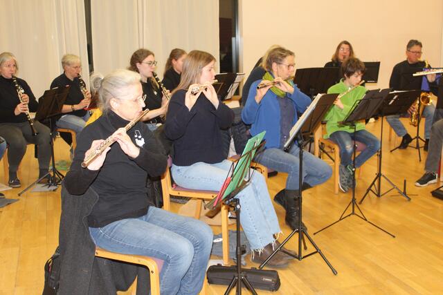 Bei den Proben der Holzbläser der Early Birds sind alle hoch konzentriert | Foto: pm
