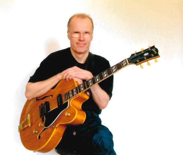 Klaus Lünzmann lehrte 43 Jahre lang Konzertgitarre, E-Gitarre, E-Bass und Mandoline in der Musikschule Winsen | Foto: Klaus Lünzmann