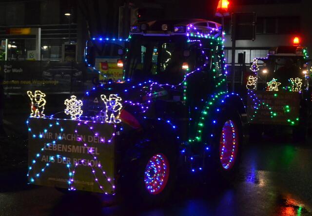 Mit Lichterketten waren die Fahrzeuge beleuchtet | Foto: André Welle