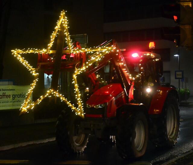 Die Fahrzeuge zeigten Weihnachtsmotive | Foto: André Welle