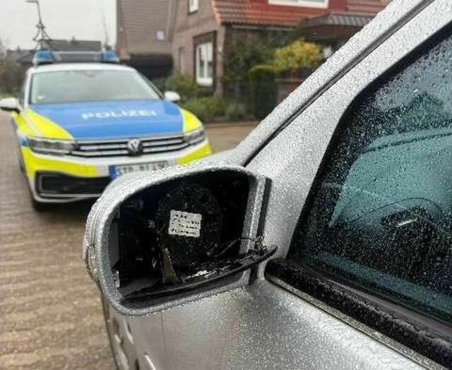 Auch dieser Außenspiegel ist kaputt | Foto: Polizei