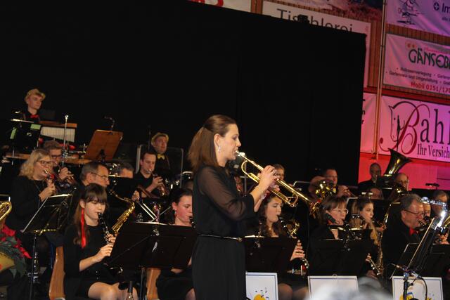 Orchestermitglied Lena Reimer spielte ein virtuoses Trompeten-Solo | Foto: ce