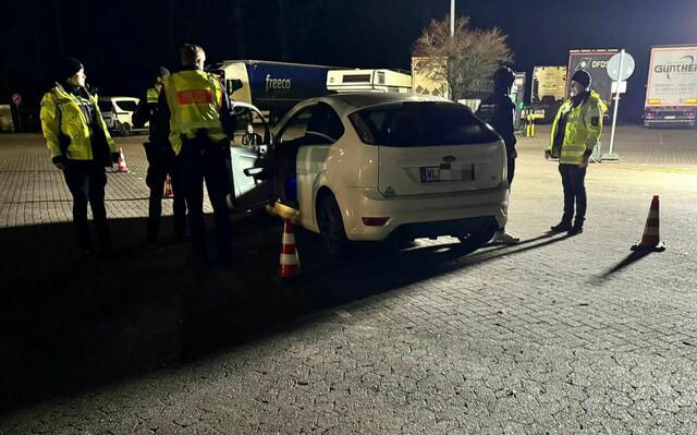 Jedes Fahrzeug wurde einer gründlichen Kontrolle unterzogen | Foto: Polizei