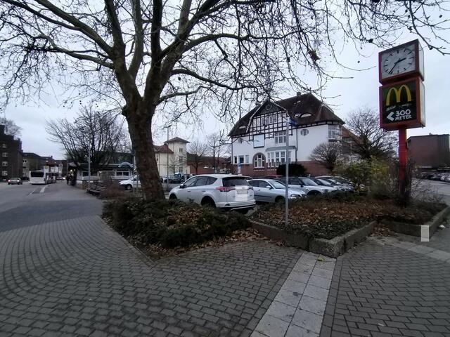 Der ZOB. Im Sommer kann man hie vor Grün keine Autos sehen. | Foto: Rüdiger Störtebecker