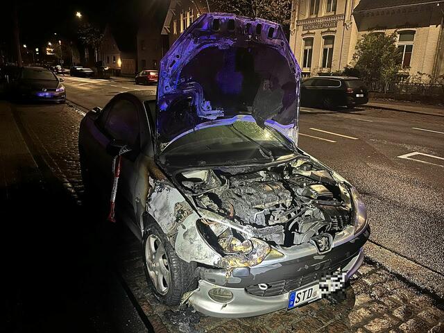Das ausgebrannte Fahrzeug | Foto: Polizeiinspektion Stade