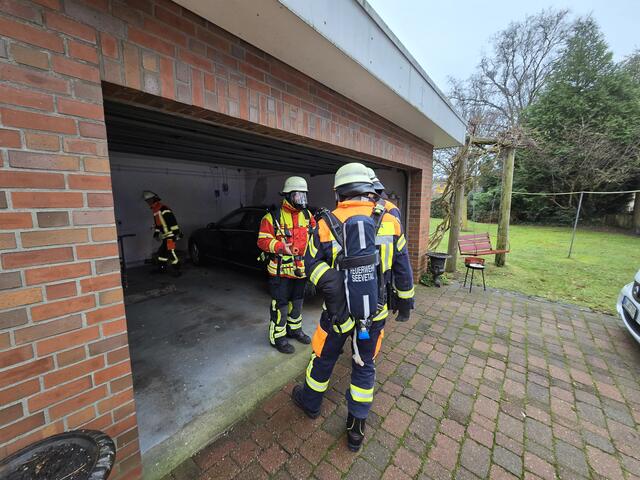  In Maschen war die Feuerwehr am zweiten Weihnachtsfeiertag in einem Wohnhaus im Einsatz. Hier hatten die CO-Warnmelder vom Rettungsdienst ausgelöst und auf eine bedrohlich hohe Konzentration des Atemgifts Kohlenmonoxid hingewiesen | Foto: Pressestelle Feuerwehr Seevetal
