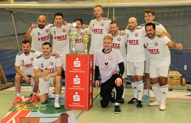 Das Team der Allstars des TSV Buchholz 08 als Turniersieger der Liga-Mannschaften | Foto: cc