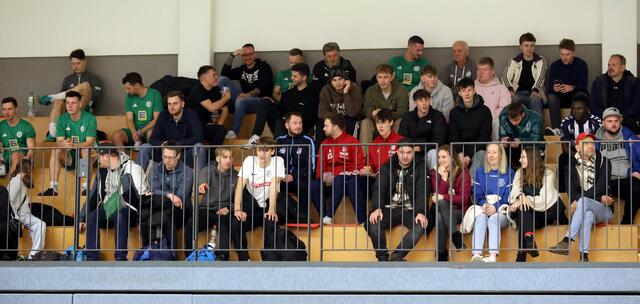 Die Zuschauertribüne in der Nordheidehalle war durchgehend gefüllt