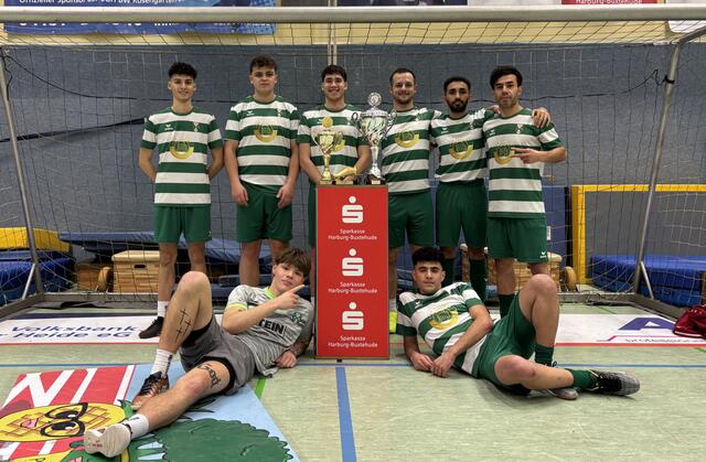 Das Team des TV Meckelfeld II gewann das Turnier der Mannschaften der Fußball-Kreisklasse | Foto: BFC