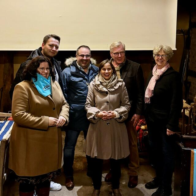 (v.li.): Lena Düpont MdEP (Mitglied des Europäischen Parlaments), Markus Warnke, Vorsitzender der CDU-Seevetal, Jan Bauer, CDU-Abgeordneter des Niedersächsischen Landtags, CDU-Bundestagskandidatin Cornell Babendererde, Bernd Althusmann und Seevetals Bürgermeisterin Emily Weede | Foto: CDU