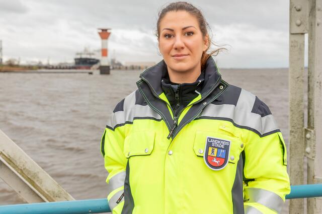 Für den "Hafenärztlichen Dienst ist" Hygienekontrolleurin Lea Schertges im Hafen Bützfleth und auf dem LNG-Terminal im Einsatz | Foto: Christian C. Schmidt/LK Stade