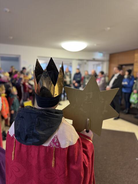 Die Sternsinger starten ihre Spendentour im Kreishaus | Foto: Florian Obst