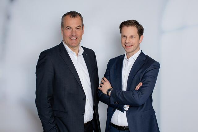 Der Vorstand der Sparkasse Harburg-Buxtehude: Andreas Sommer (li., Vorsitzender) und Frederik Schröder  | Foto: Sparkasse Harburg-Buxtehude