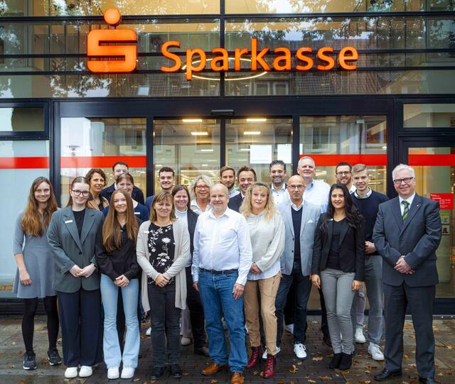 Ein Teil des Team der Sparkasse Harburg-Buxtehude in Buchholz | Foto: Sparkasse Harburg-Buxtehude