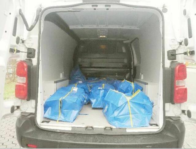 Der Zoll hat eine mutmaßlich nicht geringe Menge Cannabis in einem Transporter auf der BAB 1 festgestellt. Die Ermittlungen, insbesondere zur genauen Menge, halten an | Foto: Polizei Rotenburg