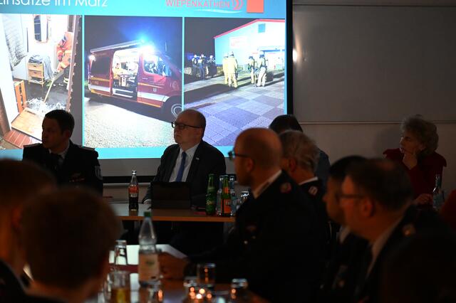 Die Wiepenkathener Feuerwehr zieht bei der Jahreshauptversammlung Bilanz. | Foto: Freiwillige Feuerwehr Wiepenkathen / Daniel Beneke