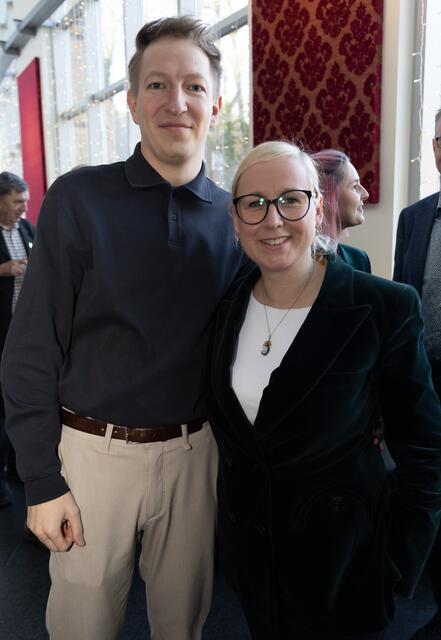 V. li.: Philipp Schlumbohm (Grüne) zusammen mit Nadja Weippert (Grüne, Mitglied des Landtages) | Foto: Stadt Buchholz