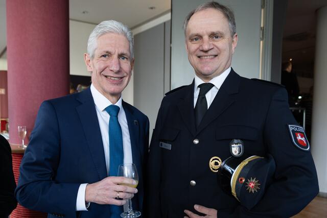 Landrat Rainer Rempe (li.) und Thomas Meyn, Leiter der Polizeiinspektion Harburg | Foto: Stadt Buchholz