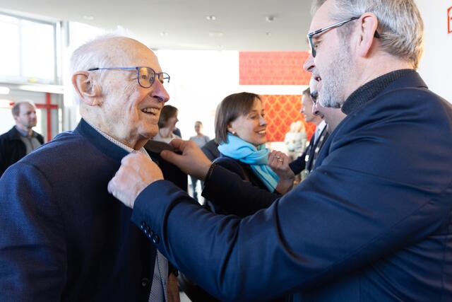 Arno Reglitzky, Ehrenbürger der Stadt Buchholz mit Frank Piwecki (SPD) | Foto: Stadt Buchholz