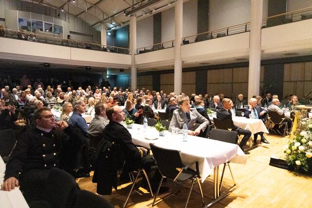 Rund 300 Besucher kamen zum Neujahrsempfang der Stadt Buchholz in der Empore | Foto: Stadt Buchholz