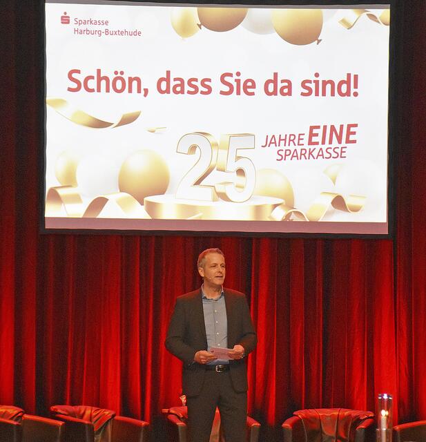 Moderiert wurde die Veranstaltung von Christoph Reise (ehemaliger Radio Hamburg-Moderator) | Foto: Axel-Holger Haase