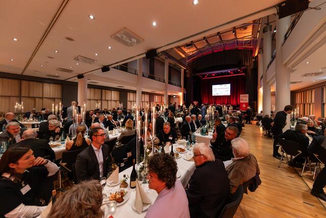 Die Gäste verfolgten mit Interesse die Gespräche auf der Bühne | Foto: Axel-Holger Haase