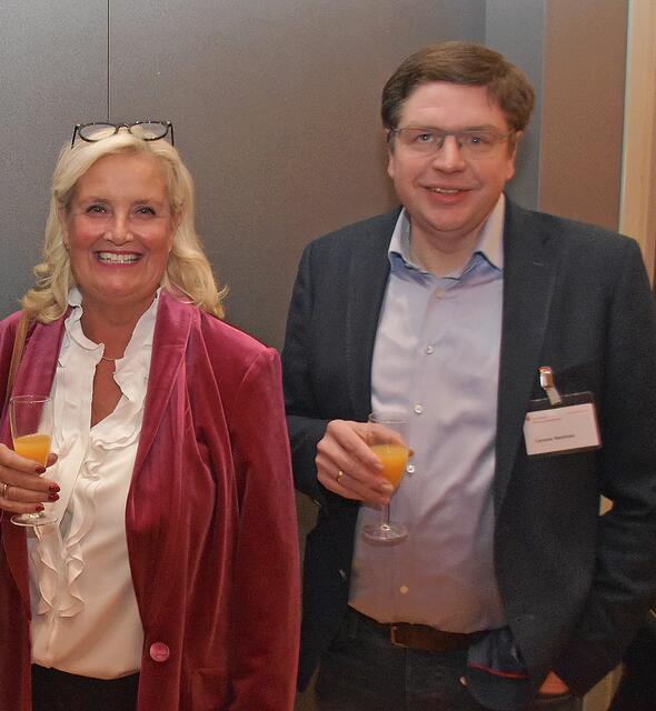 Martina Oertzen (CDU) und Carsten Matthies (Gartencenter Matthies) | Foto: Axel-Holger Haase