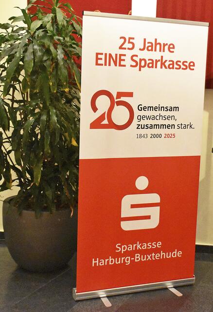 25 Jahre Sparkasse Harburg-Buxtehude - das war ein Anlass zum Feiern | Foto: Axel-Holger Haase