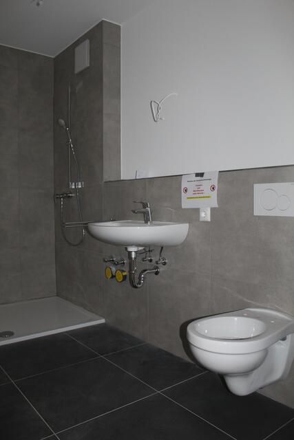 Bald fertig: Die modernen Badezimmer im "Dat Handörp Huus"