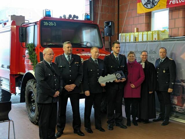 Indienststellung des alten "neuen" Tanklöschfahrzeugs mit Samtgemeinde-Bürgermeisterin Erika Hatecke und Pastorin Sonja Sapora | Foto: Feuerwehr Freiburg