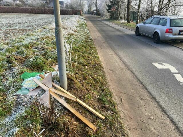 In Langenrehm wurde erneut ein Wahlplakat der Grünen beschädigt | Foto: Dr. Stefan Lübben