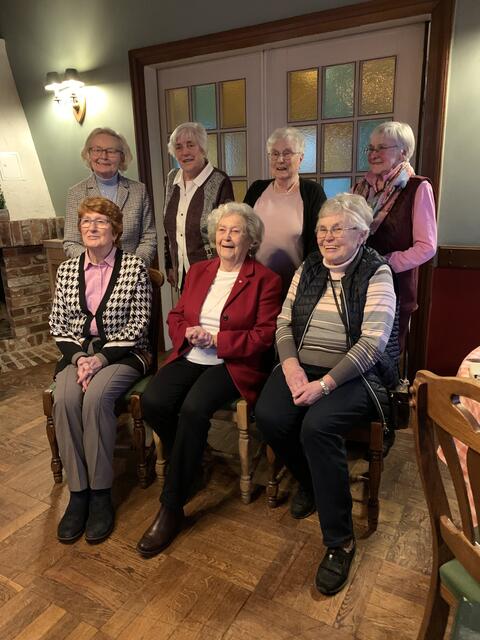 Die geehrten Geburtstagskinder: (hi., v. li.) Elsbeth Menke, Elisabeth Gärtner, Marianne Cramer und Karin Wendt sowie (vorne, v. li.) Ursula Reimers, Gisela Vick und Anneliese Maack | Foto: Landfrauen Brackel-Hanstedt
