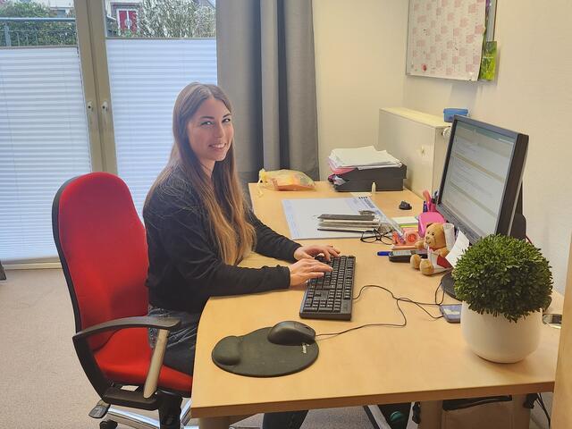 Im Qualitätsmanagement gehört es zu Samantha Schüttlöffels Aufgaben, die Pflege im Kursana Domizil Buchholz zu überprüfen und zeitgemäß weiterzuentwickeln | Foto: Kursana Domizil Buchholz