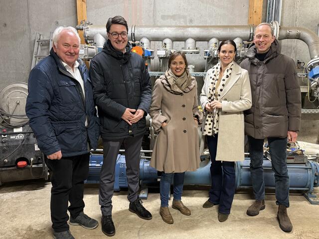 v.l.: Heiner Schönecke, Christoph Frauenpreiß (LK Cuxhaven), Dr. Cornell Babendererde (LK Harburg), Vanessa Zobel (LK Stade/Rotenburg) und der Parlamentarischen Geschäftsführer der CDU-Bundestagsfraktion Dr. Hendrik Hoppenstedt   | Foto: Wochenblatt