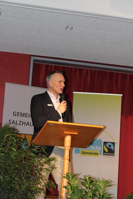 Gemeindedirektor und Samtgemeinde-Bürgermeister Jens Köster  | Foto: ce