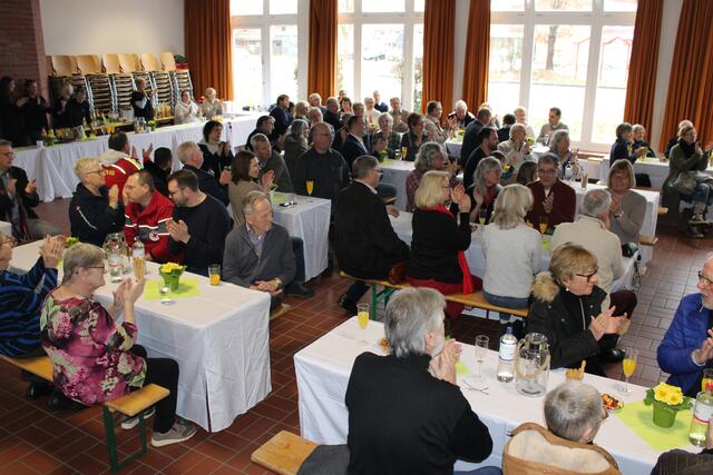 Mit viel Beifall belohnten die begeisterten Besucher die musikalischen Beiträge von Thorben Hofmeister und Christina Koller | Foto: ce