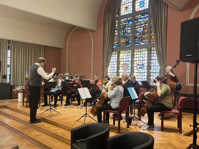 Klangvolle Begleitung von Salon 23. | Foto: Sandra Polenz